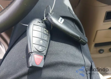 2016 Chrysler Town & Country Touring z USA, uszkodzony, nr VIN 2C4RC1BG1GR213621